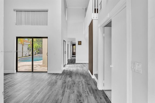 17532 NW 61st Ct N, Hialeah, FL 33015