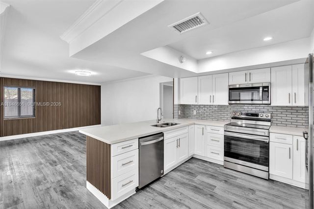 17532 NW 61st Ct N, Hialeah, FL 33015