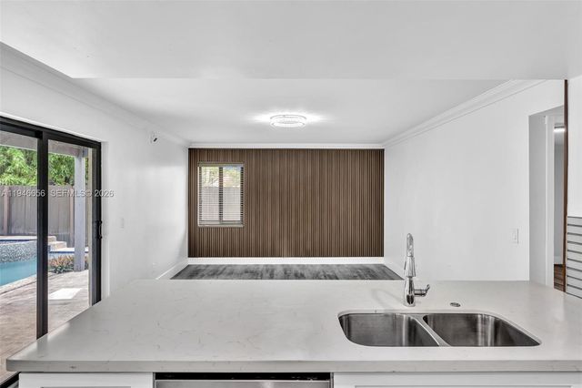 17532 NW 61st Ct N, Hialeah, FL 33015