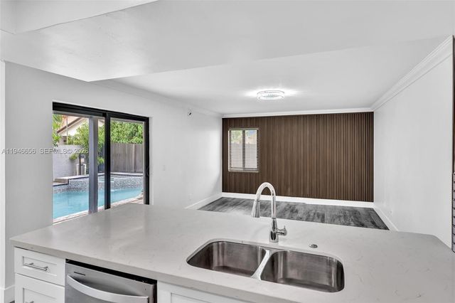 17532 NW 61st Ct N, Hialeah, FL 33015