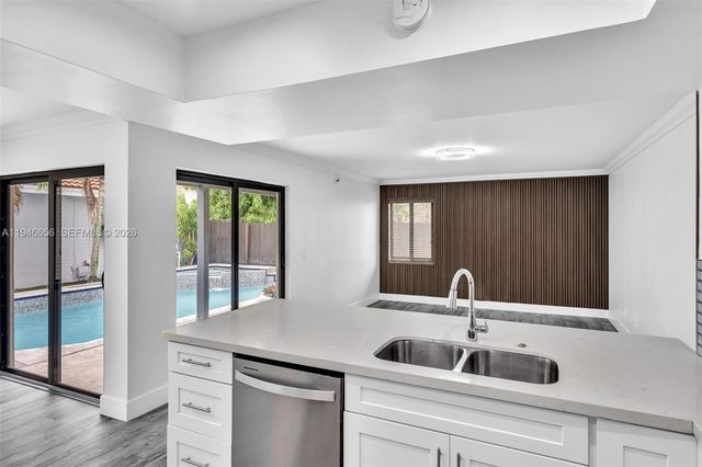 17532 NW 61st Ct N, Hialeah, FL 33015