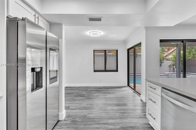 17532 NW 61st Ct N, Hialeah, FL 33015