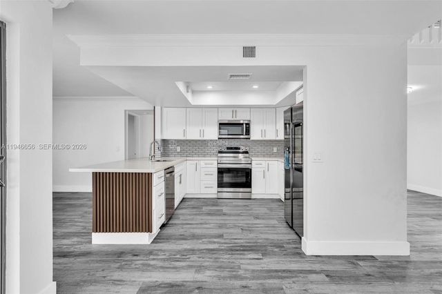 17532 NW 61st Ct N, Hialeah, FL 33015