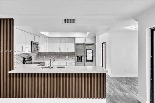 17532 NW 61st Ct N, Hialeah, FL 33015