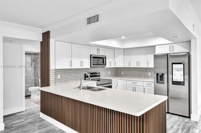 17532 NW 61st Ct N, Hialeah, FL 33015