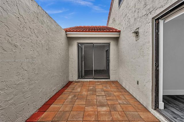 17532 NW 61st Ct N, Hialeah, FL 33015