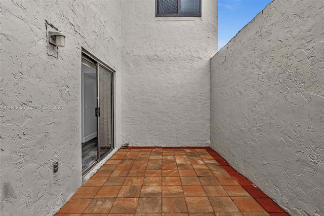 17532 NW 61st Ct N, Hialeah, FL 33015