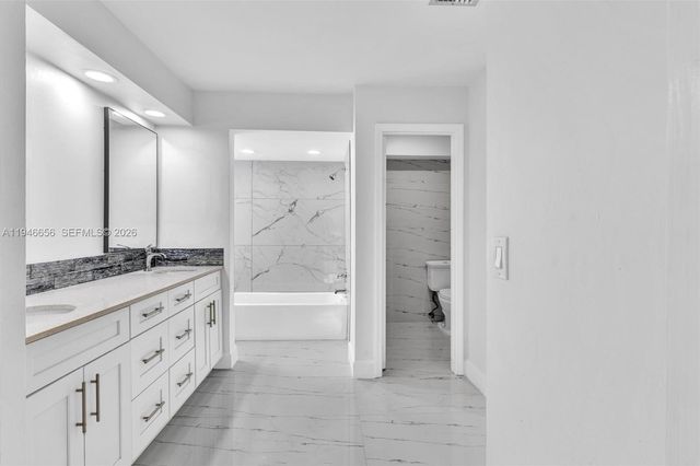 17532 NW 61st Ct N, Hialeah, FL 33015