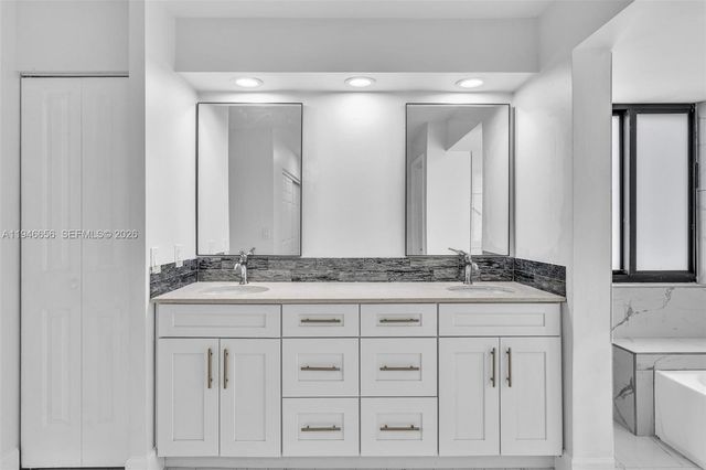 17532 NW 61st Ct N, Hialeah, FL 33015