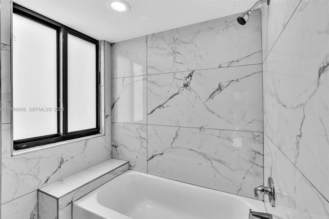 17532 NW 61st Ct N, Hialeah, FL 33015