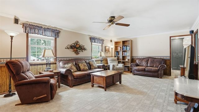 6142 Penn Dr, Penn Twp, PA 16002