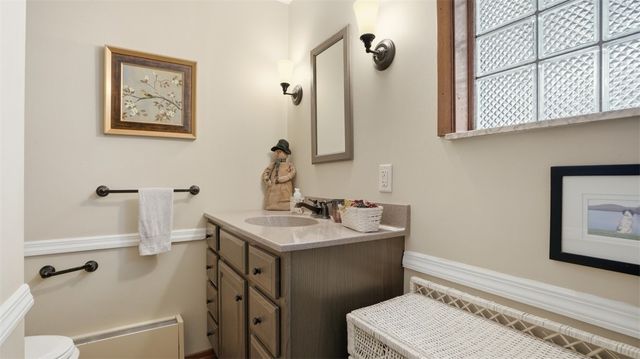 6142 Penn Dr, Penn Twp, PA 16002