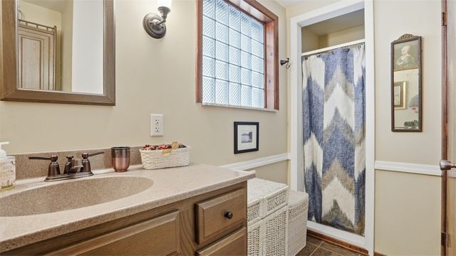 6142 Penn Dr, Penn Twp, PA 16002