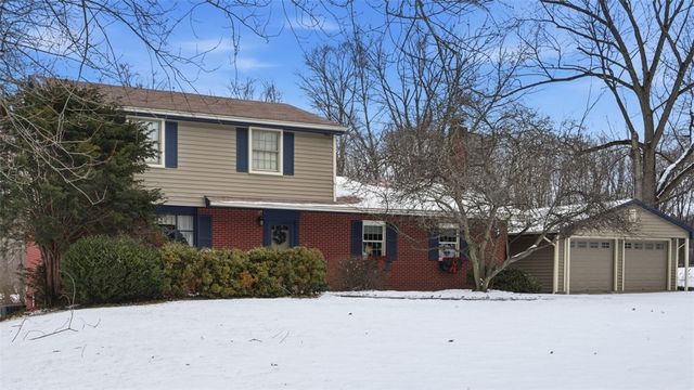 6142 Penn Dr, Penn Twp, PA 16002