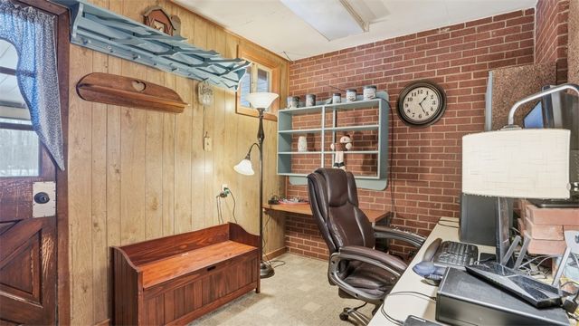 6142 Penn Dr, Penn Twp, PA 16002