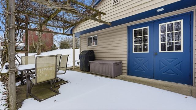 6142 Penn Dr, Penn Twp, PA 16002