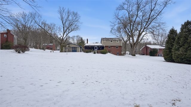 6142 Penn Dr, Penn Twp, PA 16002