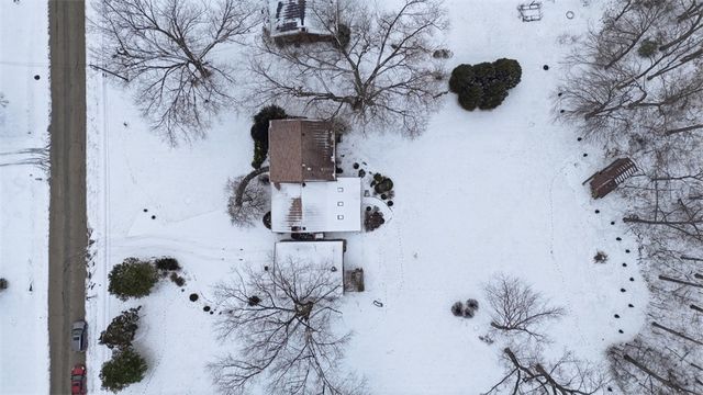 6142 Penn Dr, Penn Twp, PA 16002