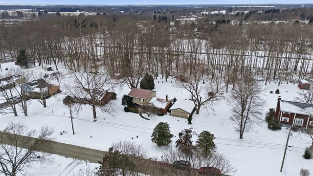 6142 Penn Dr, Penn Twp, PA 16002