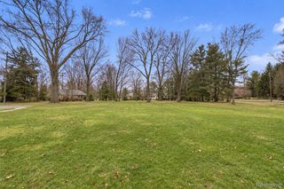 6606 Vachon Court, Bloomfield Charter Township, MI 48301