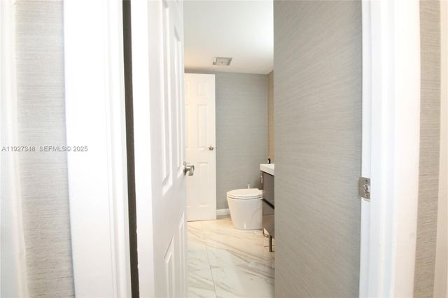 20379 W Country Club Drive 2237, Aventura, FL 33180