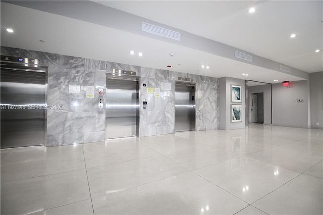 20379 W Country Club Drive 2237, Aventura, FL 33180