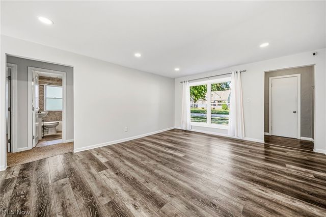 913 Glenside Road, South Euclid, OH 44121