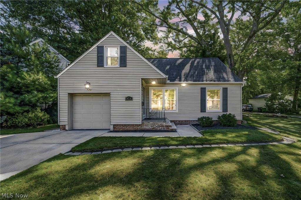 913 Glenside Road, South Euclid, OH 44121