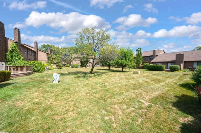 8224 Clay Court Court 11, Sterling Heights, MI 48313