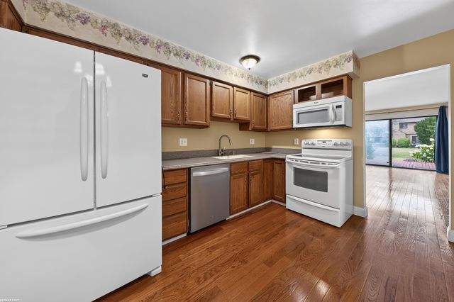 8224 Clay Court Court 11, Sterling Heights, MI 48313
