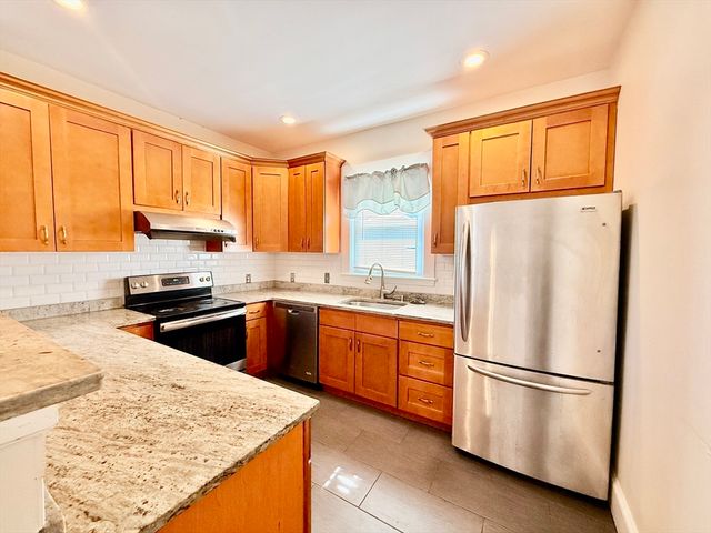 81 South St 81, Quincy, MA 02169