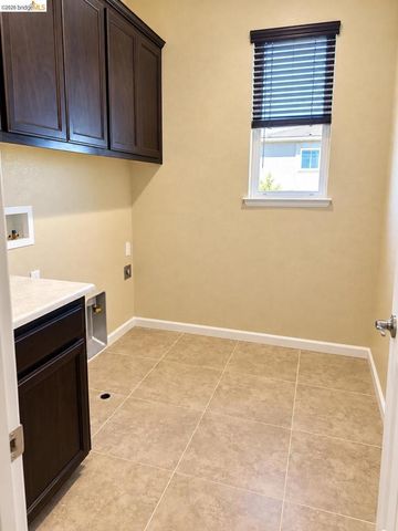 2520 Snowy Egret St, Modesto, CA 95355