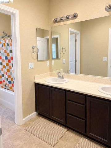 2520 Snowy Egret St, Modesto, CA 95355