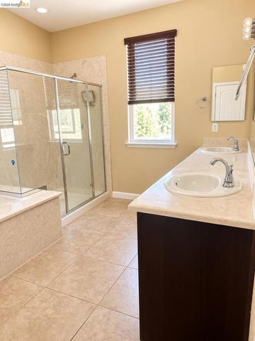 2520 Snowy Egret St, Modesto, CA 95355