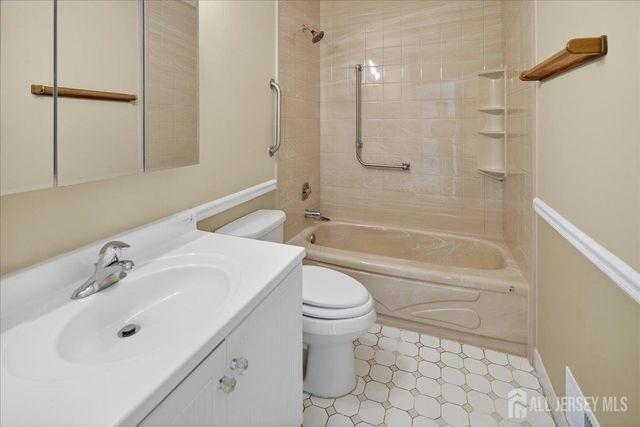 124 Concordia Circle H, Monroe, NJ 08831
