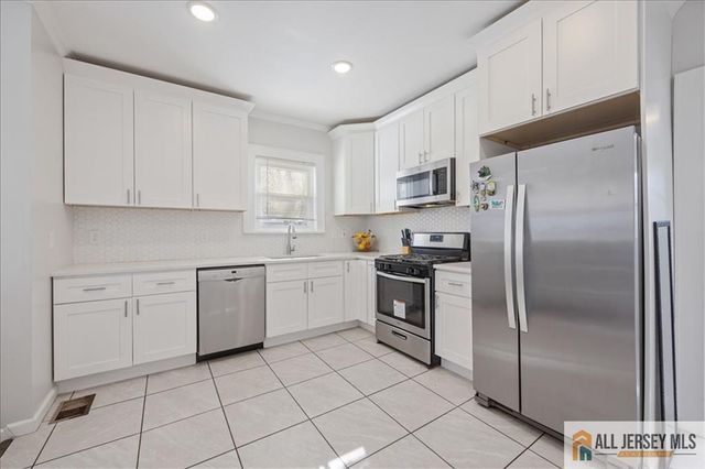 8 Center Street, South River, NJ 08882