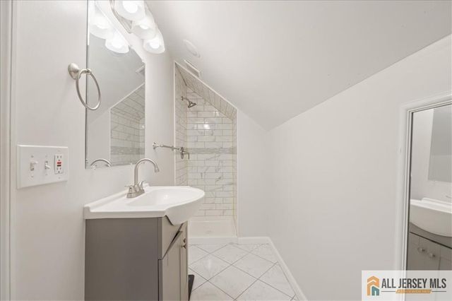 8 Center Street, South River, NJ 08882