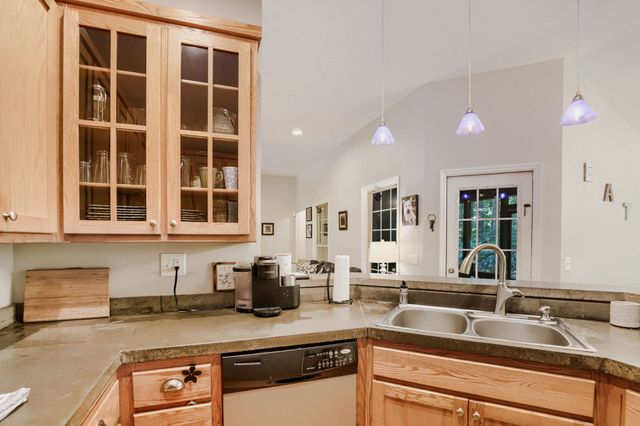 60 Lightning Bug Ln, Sewanee, TN 37375