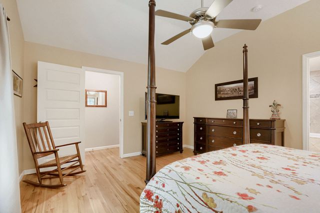 60 Lightning Bug Ln, Sewanee, TN 37375