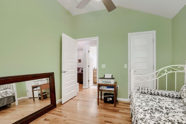 60 Lightning Bug Ln, Sewanee, TN 37375