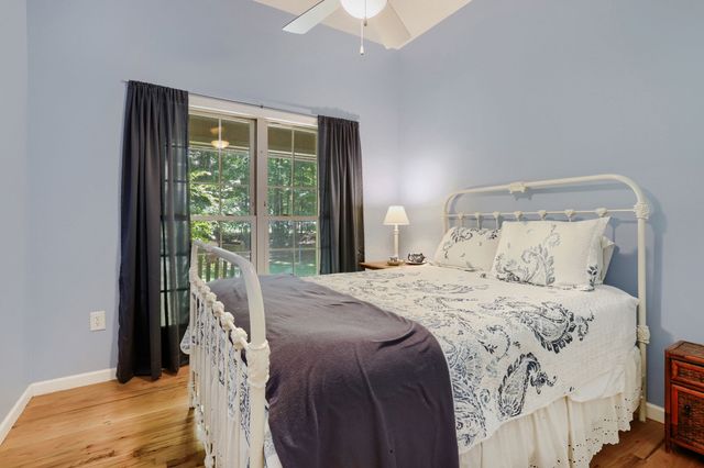 60 Lightning Bug Ln, Sewanee, TN 37375