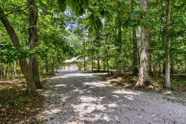 60 Lightning Bug Ln, Sewanee, TN 37375