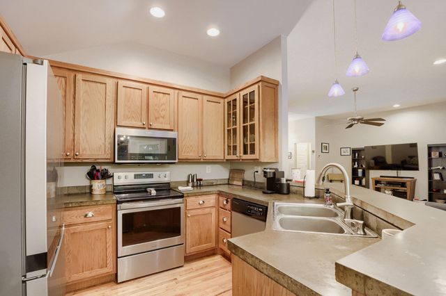 60 Lightning Bug Ln, Sewanee, TN 37375