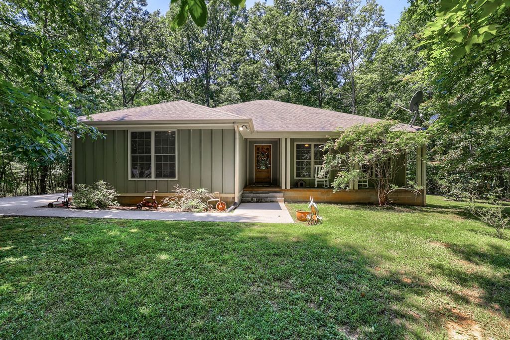60 Lightning Bug Ln, Sewanee, TN 37375