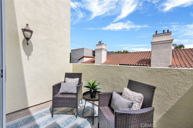 1726 S Bentley Avenue PH3, Los Angeles, CA 90025