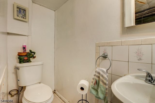 284 W End Ave, Newark City, NJ 07106