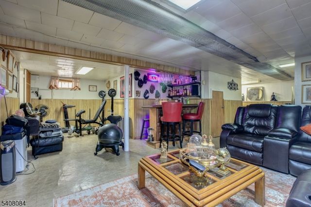 284 W End Ave, Newark City, NJ 07106