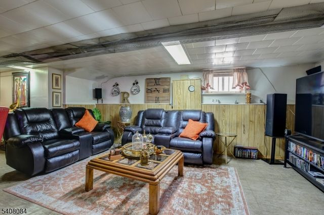 284 W End Ave, Newark City, NJ 07106