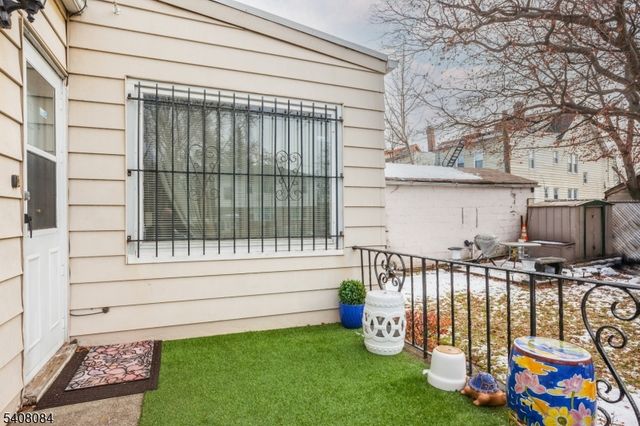 284 W End Ave, Newark City, NJ 07106