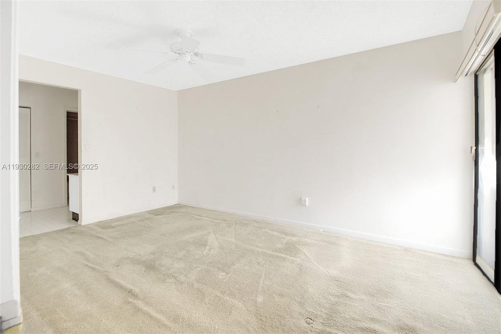 Image 14 of property listing at 3553 Magellan Cir 317-1, Aventura, FL 33180